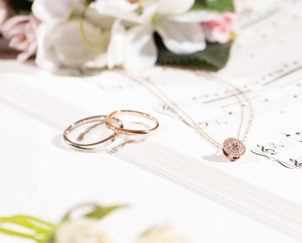 新しい愛のカタチ「婚約ネックレス」を贈ってみませんか